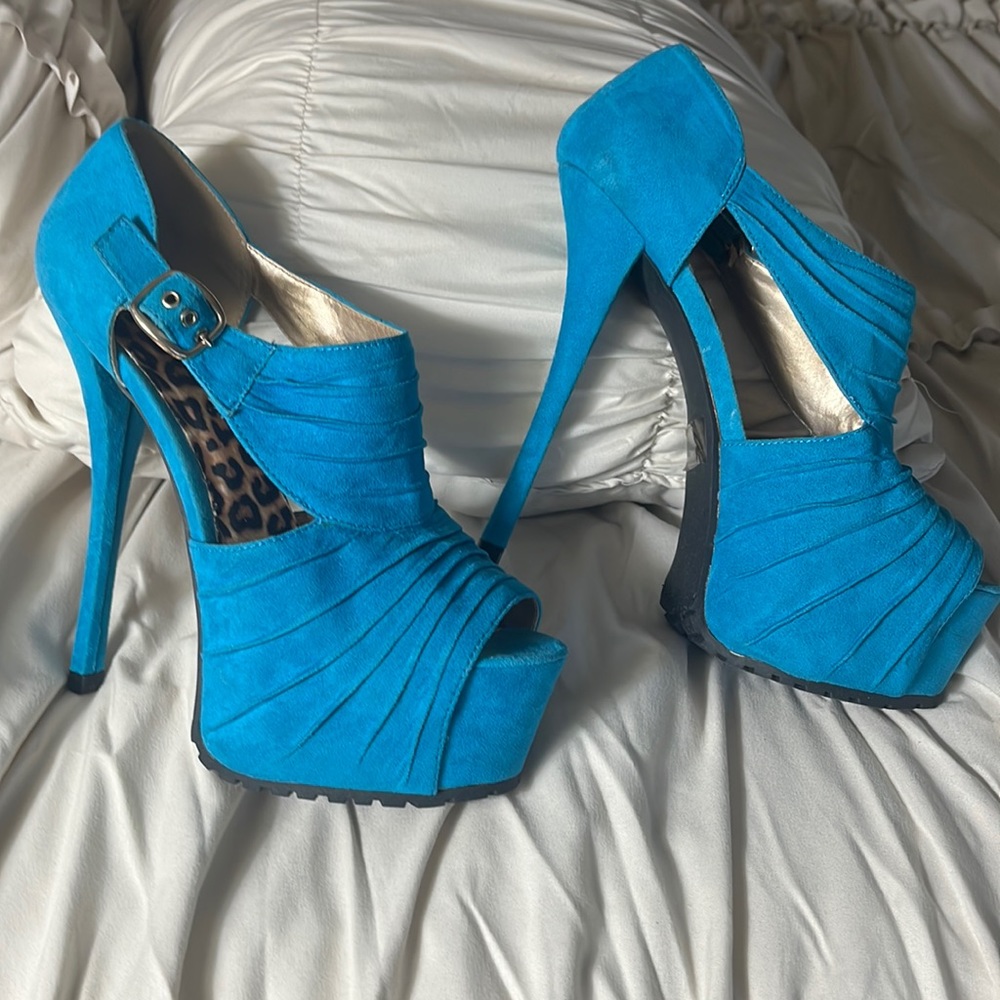 Stilettos aqua Womens size 71/2